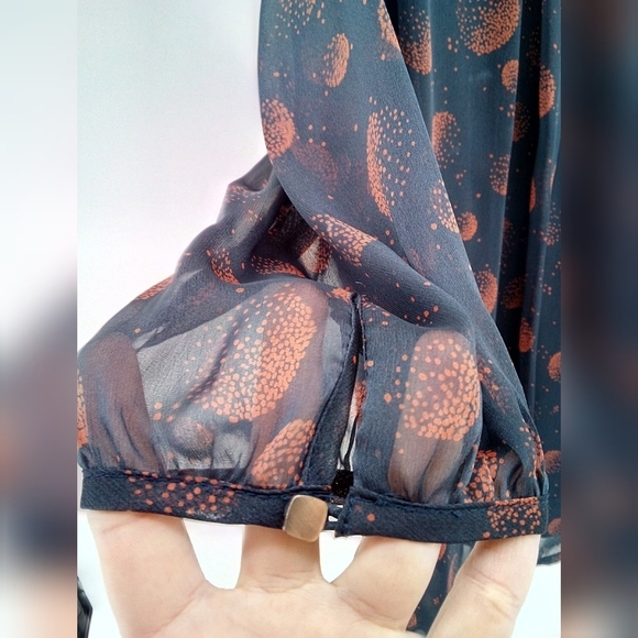 ⭐3/$30 Stitch and Knot Sheer Crescent Moon Top Small - Picture 3 of 8